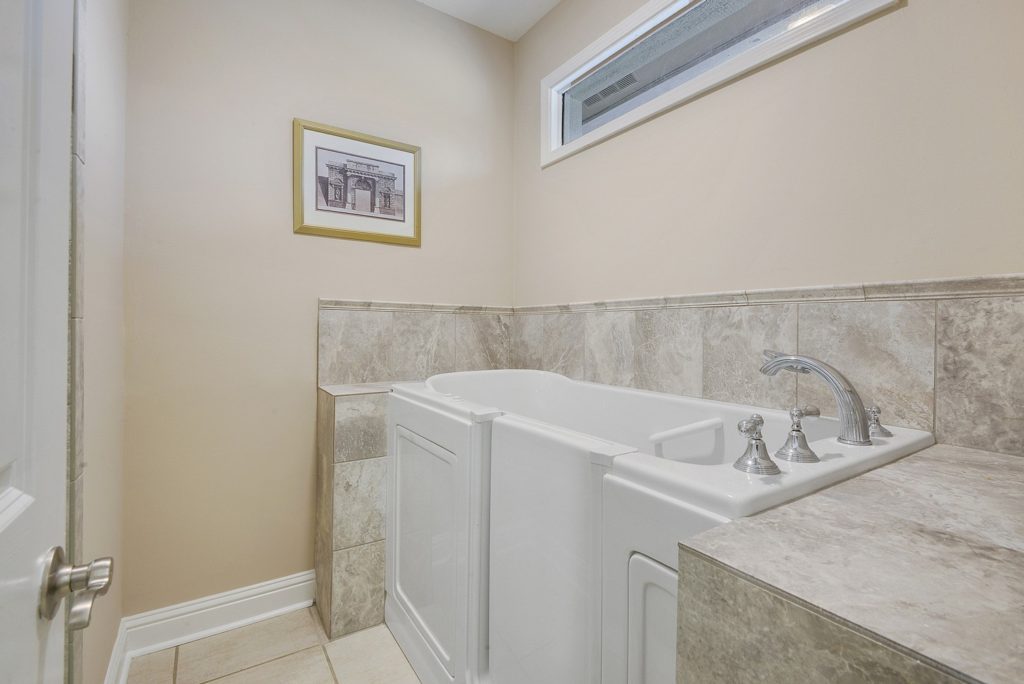 Baton Rouge Bathroom Remodel Contractor installs Walk In Tub