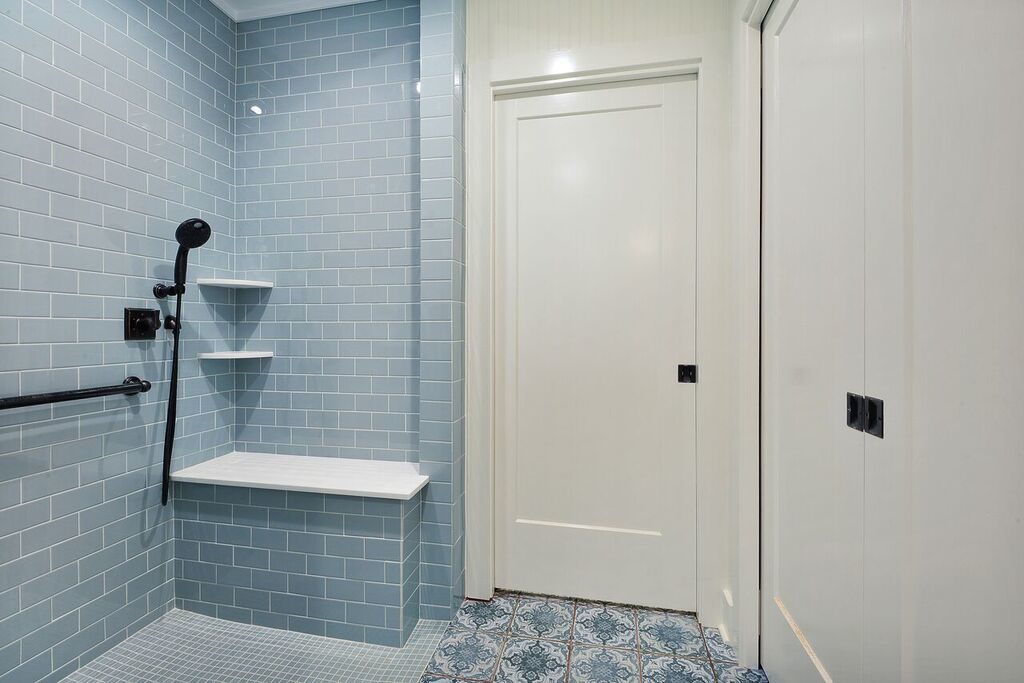 Shower and Bathtub Seats for Baton Rouge Bathroom Remodeling Contractor