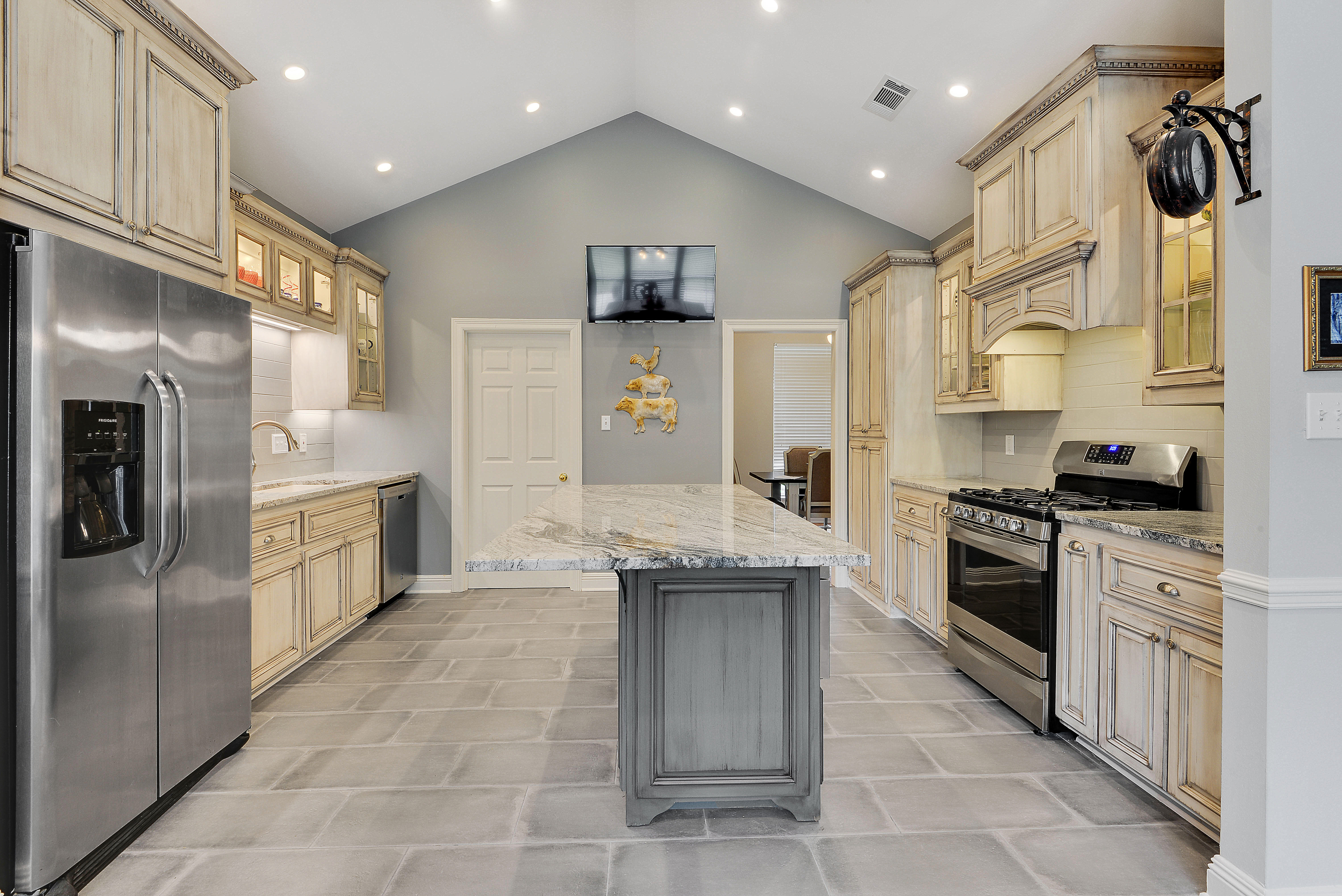 Baton Rouge Old World Eloquence Kitchen Remodel