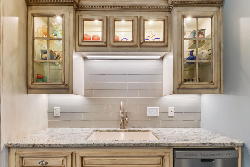 Glass Door Cabinets and Backsplash for Kitchen Remodel