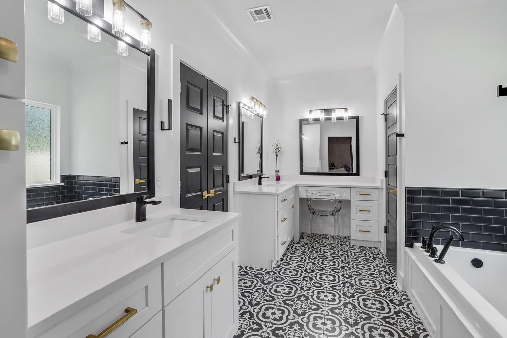 Custom Home Builder with Master Bathroom