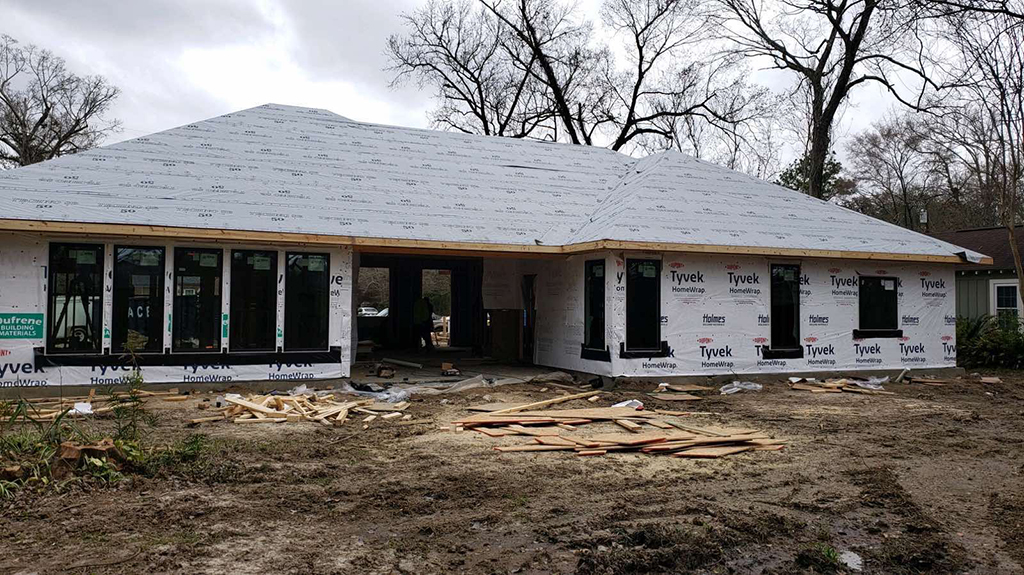 Baton Rouge Home Builder with back yard structure