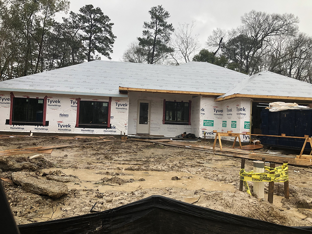  Baton Rouge Home Builder with front yard structure