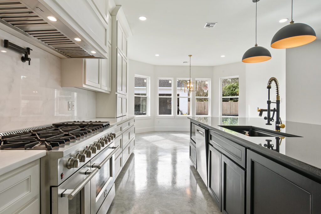 Home Builder with Kitchen facing breakfast area